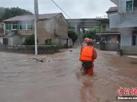 浙江建德发生洪涝多人被困 消防紧急救援