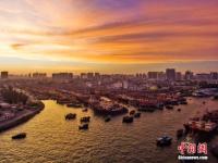 广西最大渔港近千只渔船岸边修整 场面壮观
