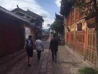 丽江古城商铺集体罢市关门 抵制围城收费