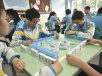 成都一中学校长发明“英语麻将” 帮学生学英语