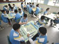 成都一中学校长发明“英语麻将” 帮学生学英语