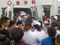 四川广元两层游船被吹翻沉没 消防全力营救