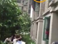 温州一父亲在大火中将三岁半女儿从三楼抛出