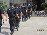 实拍高考试卷押运过程 200名警力护航
