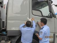 实拍高考试卷押运过程 200名警力护航