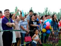 合肥男子乘热气球求婚 现场上交房车和工资卡