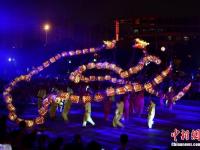 湖南城步苗族吊龙流光溢彩 引市民围观
