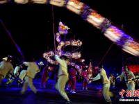 湖南城步苗族吊龙流光溢彩 引市民围观