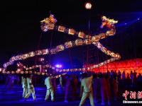 湖南城步苗族吊龙流光溢彩 引市民围观