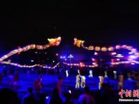 湖南城步苗族吊龙流光溢彩 引市民围观
