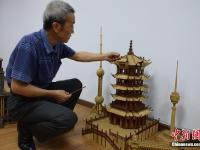武汉七旬老人竹编搭建地标建筑