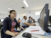 高考阅卷场揭秘：老师们的手机放这里