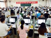 高考阅卷场揭秘：老师们的手机放这里