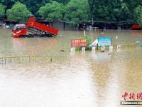 中国南方遭暴雨袭击 多地出现洪涝