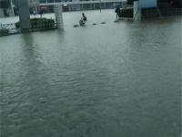 中国南方遭暴雨袭击 多地出现洪涝