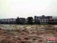 中国南方遭暴雨袭击 多地出现洪涝