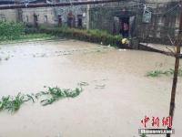 中国南方遭暴雨袭击 多地出现洪涝