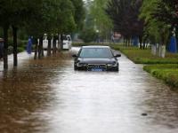 中国南方遭暴雨袭击 多地出现洪涝