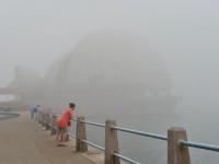 青岛浓雾袭城能见度50米 海景变成缥缈仙境