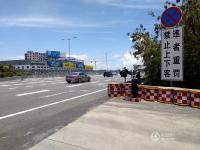 深圳高速路上现“塑料警察”