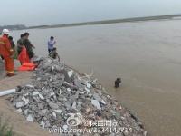 男子跳黄河轻生 消防成功救起