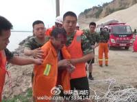 男子跳黄河轻生 消防成功救起