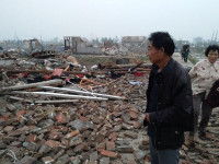 江苏阜宁等地突遭12级大风冰雹袭击 有村民被埋