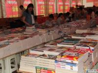 隆回万册图书上广场