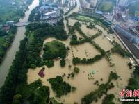 南京内河水位上涨 居民小区成