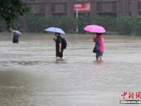 南京内河水位上涨 居民小区成