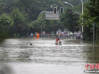 南京内河水位上涨 居民小区成
