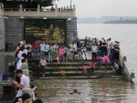 长沙遭遇今夏最强暴雨 望江公园山体垮塌