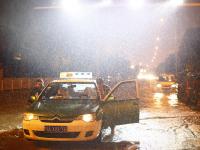 武汉再遭100毫米以上强暴雨 雨滴密如珠帘