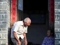 携手走过96年 夫妻双双过百岁