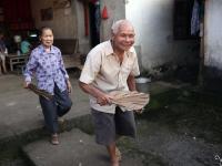 携手走过96年 夫妻双双过百岁