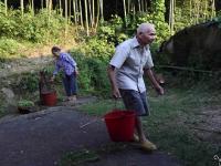 携手走过96年 夫妻双双过百岁