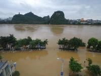 航拍广西柳江第二次洪峰 洪水淹路城市似孤岛