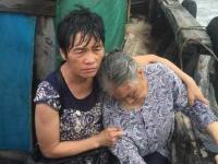 台风过后游客私登小岛被困 一人被浪卷走