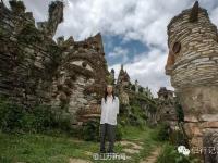 贵州老人花20年隐居山谷 打造