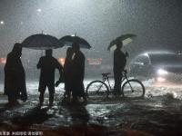 河南安阳遭百年一遇暴雨 城区汪洋如大海