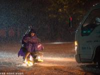 河南安阳遭百年一遇暴雨 城区汪洋如大海