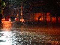 河南安阳遭百年一遇暴雨 城区汪洋如大海