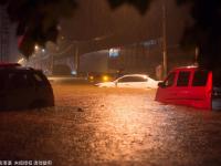 河南安阳遭百年一遇暴雨 城区汪洋如大海