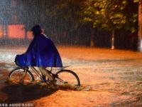 河南安阳遭百年一遇暴雨 城区汪洋如大海