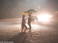 河南安阳遭百年一遇暴雨 城区汪洋如大海