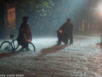 河南安阳遭百年一遇暴雨 城区汪洋如大海
