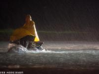河南安阳遭百年一遇暴雨 城区汪洋如大海