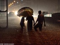 河南安阳遭百年一遇暴雨 城区汪洋如大海