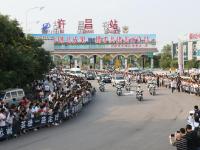 许昌20万人夹道迎接维和牺牲烈士回家