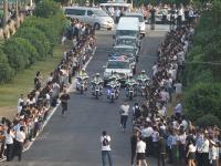 许昌20万人夹道迎接维和牺牲烈士回家